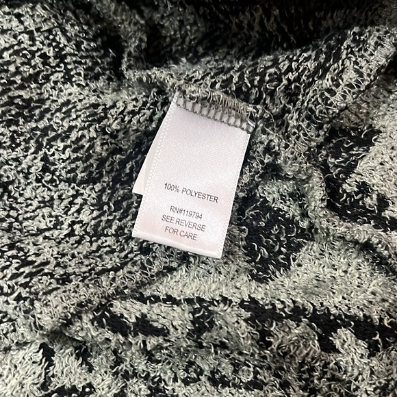 One World Top - Picture 6 of 6